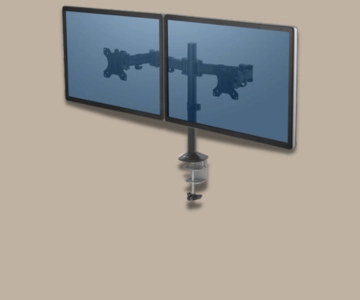 Monitorschwenkarm vor grauem Hintergrund.
