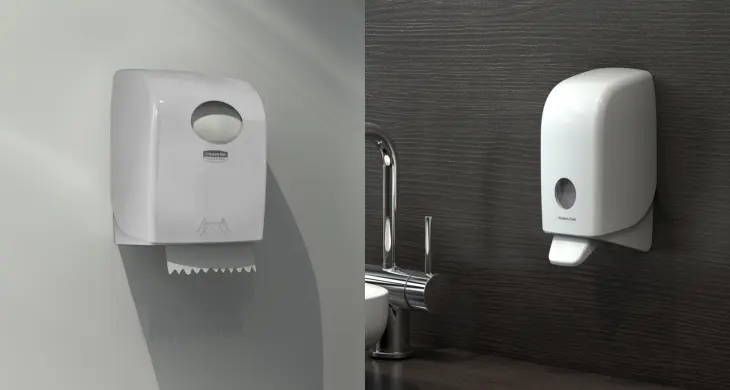 Gezeigt wird eine Collage aus 2 Bildern. Das rechte Bild zeigt einen Handdesinfektionsspender und das linke einen Papierhandtuchspender. Beide Spender sind an der Wand angebracht, farblich aufeinander abgestimmt und unterstreichen den Fokus auf Hygiene und Komfort.