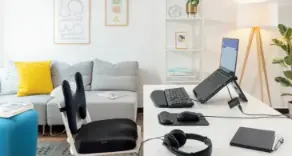 Ergonomische Hilfsmittel für gesundes Arbeiten: Maus, Tastatur, Monitorhalter, Fußstütze u. v. m. bei Blum Tuttlingen im Onlineshop. Jetzt richtig einsetzen & Beschwerden vorbeugen.