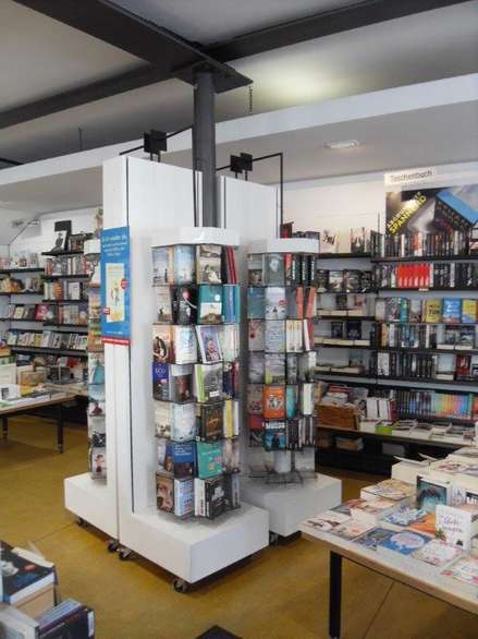 Blick in die Bücherabteilung bei Bürohaus Sommer in Feuchtwangen