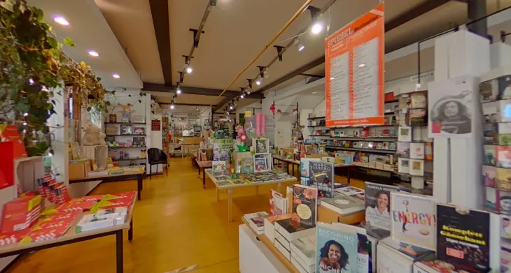 Blick in die Bücherabteilung bei Bürohaus Sommer in Feuchtwangen