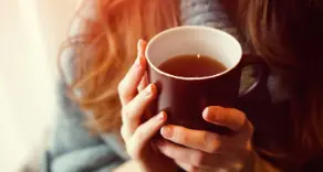 Tee im Büro – Entspannung, Geschmack und neue Energie. Alles rund um Sorten, Wirkung, Zubereitung & Zubehör jetzt bei Büro-Müller im Onlineshop entdecken.