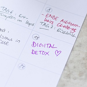 Kalenderseite mit handschriftlichen Einträgen