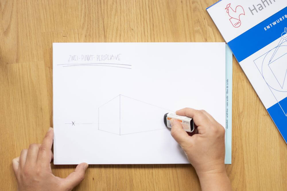 2-Punkt-Perspektive Schritt 6: Alle Hilfslinien wegradieren.