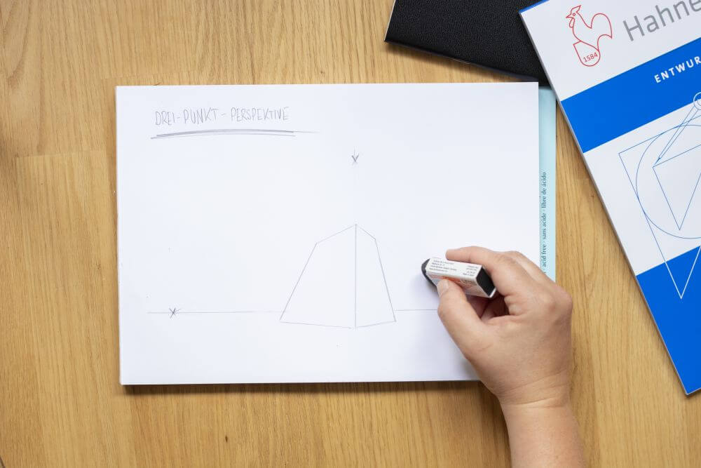 3-Punkt-Perspektive Schritt 6: Alle Hilfslinien wegradieren.