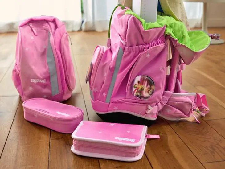 Pinkes Schulranzenset mit zwei Mäppchen, Sportrucksack und Heftebox von ergobag.