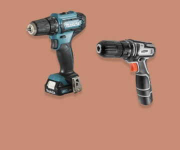 Akkuschrauber vor braunem Hintergrund.