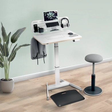 Ergonomische Workstation mit Stehhocker und Anti-Ermüdungsmatte