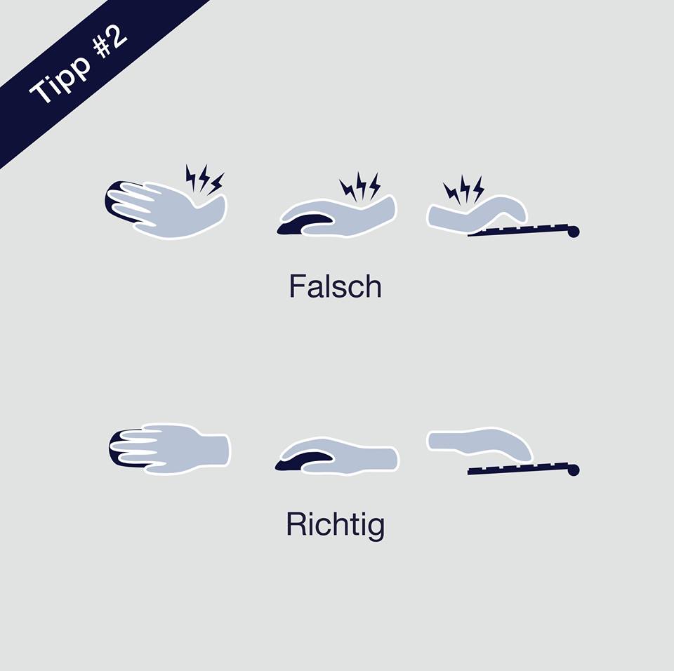 Skizze, welche im Vergleich eine falsche und eine richtige Handhaltung der Maus zeigt.