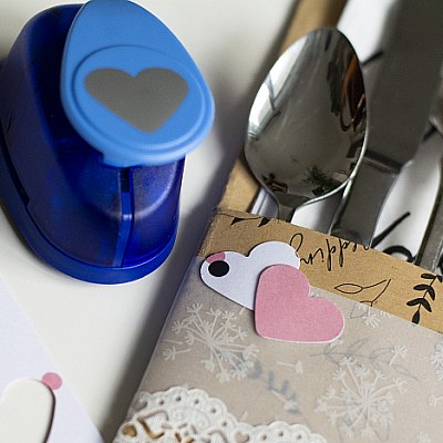 Papierherz, Stanzer und DIY-Bestecktasche mit Besteck