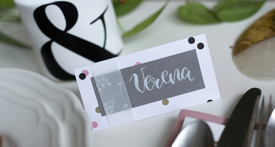 Namensschild Verena auf festlich gedecktem Tisch