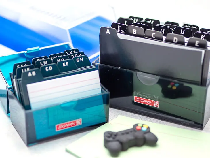 Verschiedene Karteikästen und -karten von BRUNNEN. Foto: Johanna Rundel