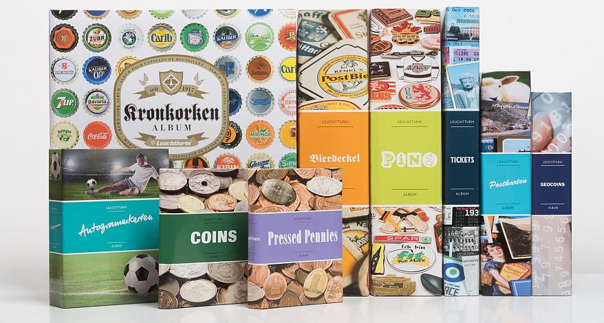 Verschiedene Alben des Leuchtturm Kalender Verlages.