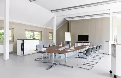 Besprechungsraum eines Büros.