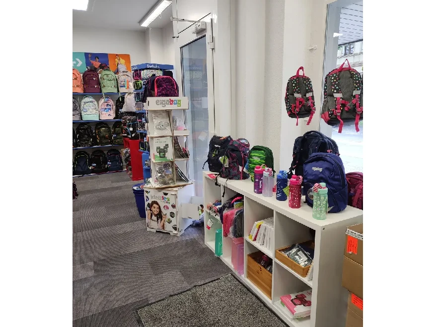 Rucksäcke und Trinkflaschen von ergobag bei Engler in Rheinbach.