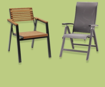 Gartenstühle vor grünem Hintergrund.