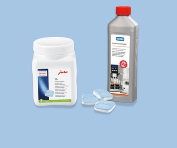 Entkalker vor blauem Hintergrund.