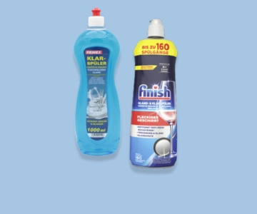 Klarspüler vor blauem Hintergrund.