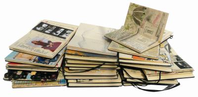 Stapel mit aufgeschlagenen alten Moleskine Noitzbüchern.