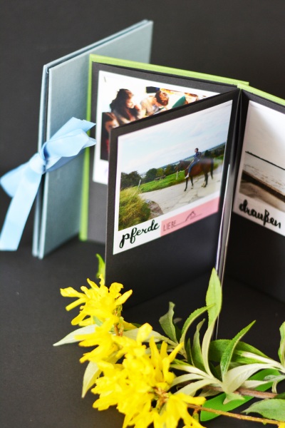 Foto-Leporello von Semikolon, bestückt mit Fotos. 