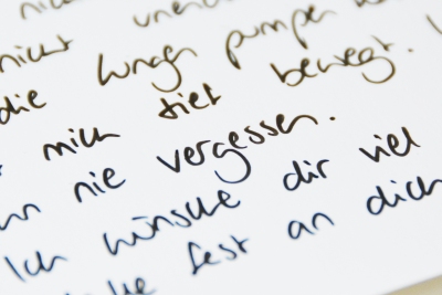 Nahaufnahmen einer Textpassage eines handschriftlichen Kondolenzschreibens.