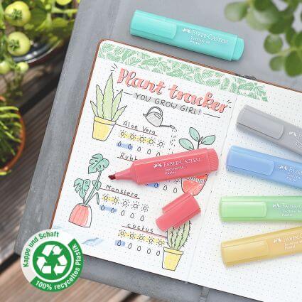 Textmarker in Pastellfarben liegen auf einer Seite aus einem Bullet Planner.