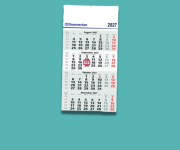 Wandkalender vor türkisen Hintergrund.