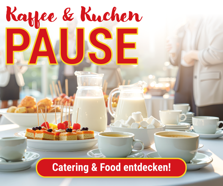 Kaffee & Kuchen stehen auf einem Tisch