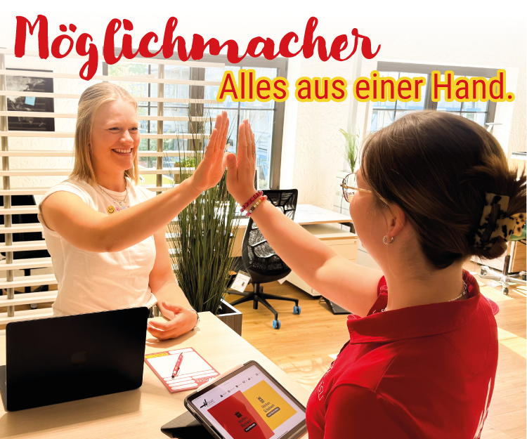 Zwei Menschen, die miteinander einklatschen.