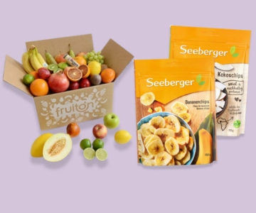Obst vor lila Hintergrund