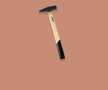 Hammer vor braunem Hintergrund.