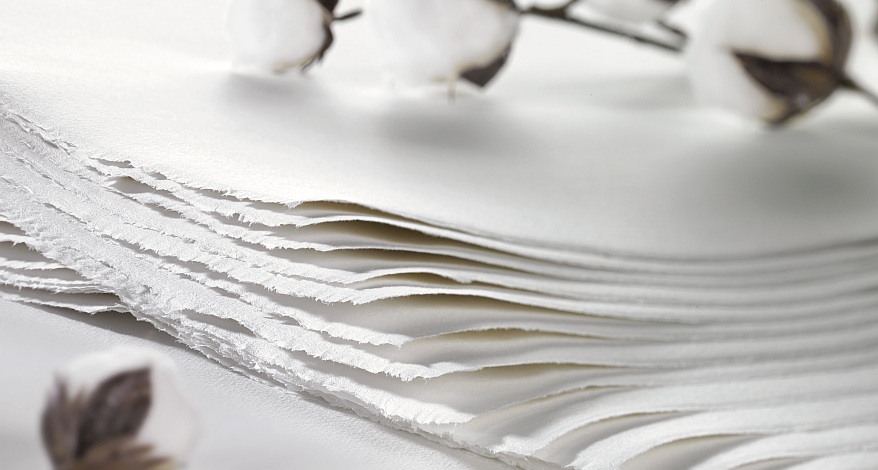 Nahaufnahme vieler Blätter Buettenpapier