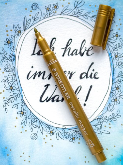 Aquarellkarte in hellblau mit Spruch "ich habe immer die Wahl", darauf ein goldener Metallicmarker