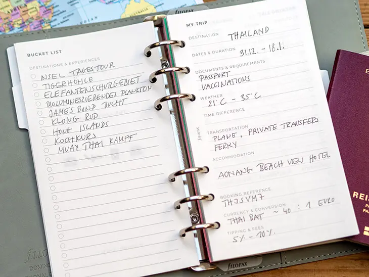 Aufgeschlagener Filofax Reiseplaner mit Einlage Travel Planner. Foto: Johanna Rundel