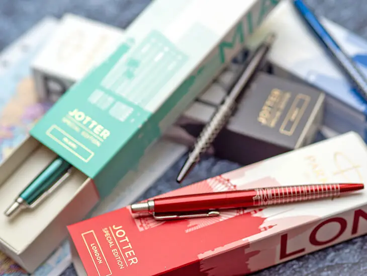 Verschiedene Kugelschreiber der Jotter-Sonderedition „Global Icons“ von Parker. Foto: Johanna Rundel