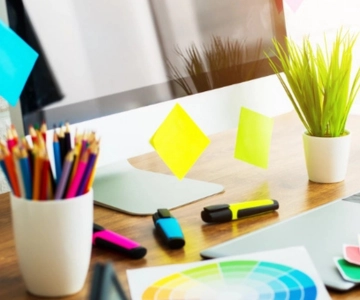 Ein ausgestatteter Arbeitsplatz.