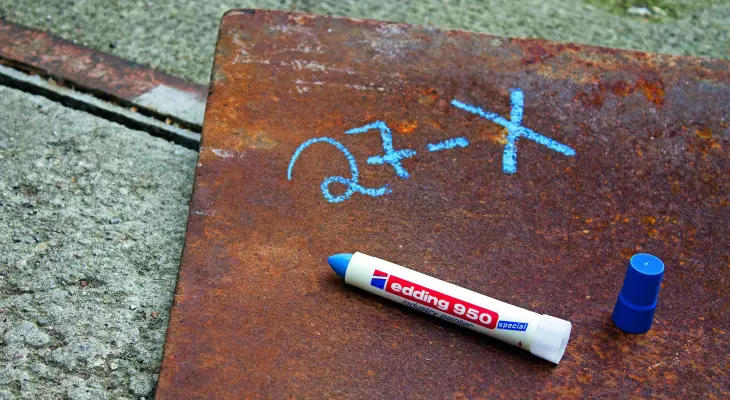 Der edding 950 im Einsatz auf der Baustelle