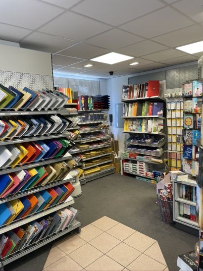 Blick in die Schreibwaren- und Schulbedarfsabteilung von Köglmayr in Hersching.