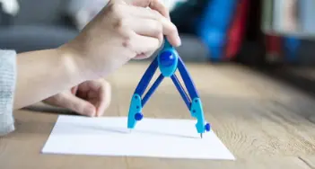 Zirkel in die Hand und los: Wir zeigen Ihnen tolle Übungen für zu Hause. Bei Papier Kreis in Hanau und im Onlineshop.