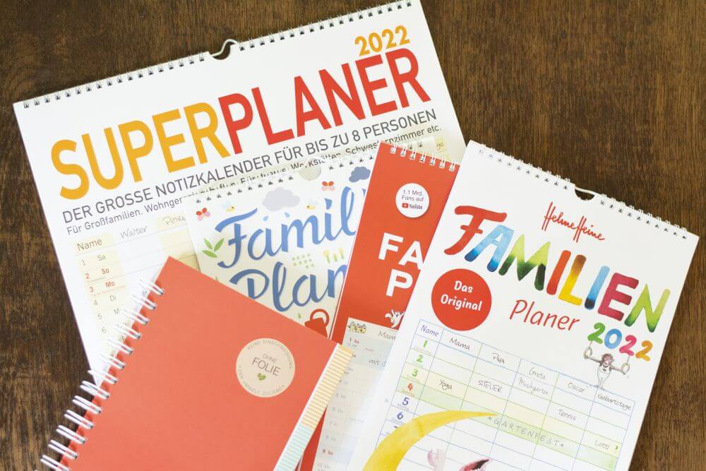Familienplaner in unterschiedlichen Designs der MArke Heye.