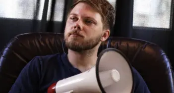 Tragen Sie Texte, Gedichte und Geschichten vor! Slammer Christian Ritter gibt Tipps. Mehr bei Krumb in Mannheim und im Onlineshop.