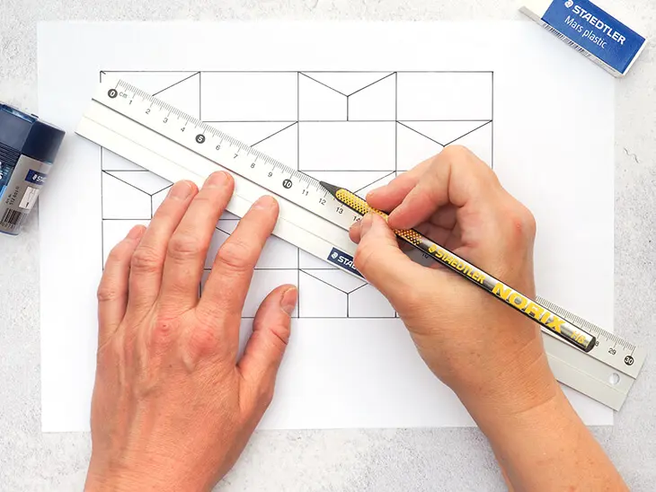 Jemand zeichnet mit einem Stift von STAEDTLER eine optische Täuschung. Foto: Johanna Rundel