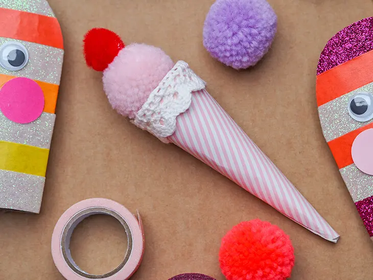 Gebastelte Eistüte mit Materialien von HEYDA und KNORR prandell. Foto: Johanna Rundel