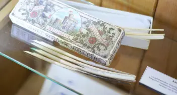 Vom Federkiel zum Füllhalter, vom Bleistifte zum Farbstift: Entdecken Sie wichtige Daten der Schreibkultur! Mehr dazu bei LAESE in Laupheim und Munderkingen und im Onlineshop.