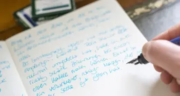 Tagebuch schreiben ist wie eine Art Selbsttherapie. Anregungen für einen gelungenen Start Ihres Tagebuchs finden Sie bei LAESE in Laupheim und Munderkingen und im Onlineshop.