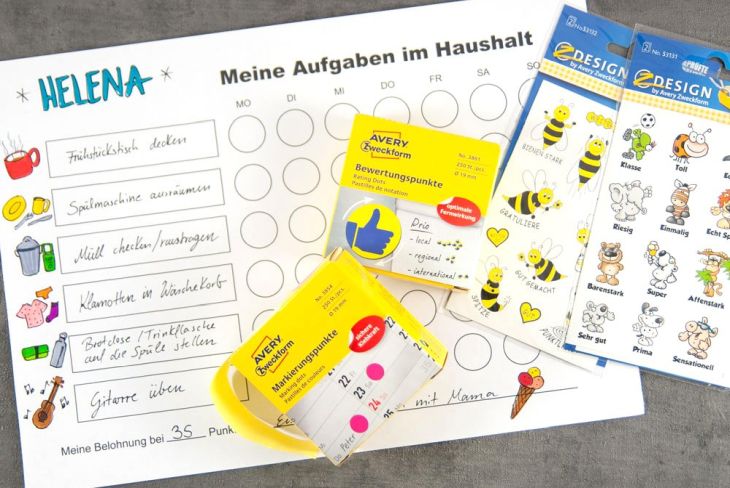 Eine große Auswahl an Stickern der Marke Avery Zweckform liegt auf dem Haushaltsplan.