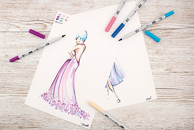 Zwei gezeichnete Modefiguren mit Farbverläufen und Markern dekoriert.