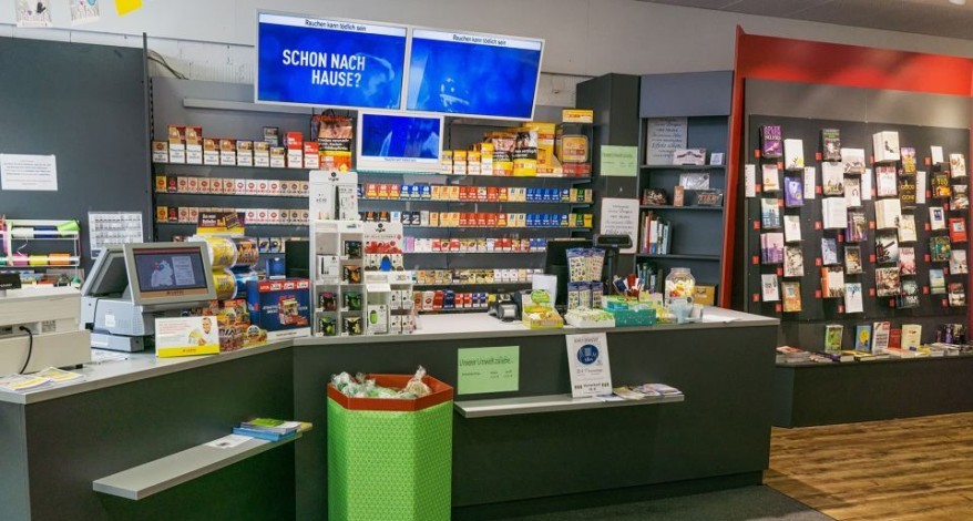 Blick auf die Lotto und Tabakwaren-Theke bei LAESE in Munderkingen.