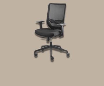 Bürostuhl vor grauem Hintergrund.