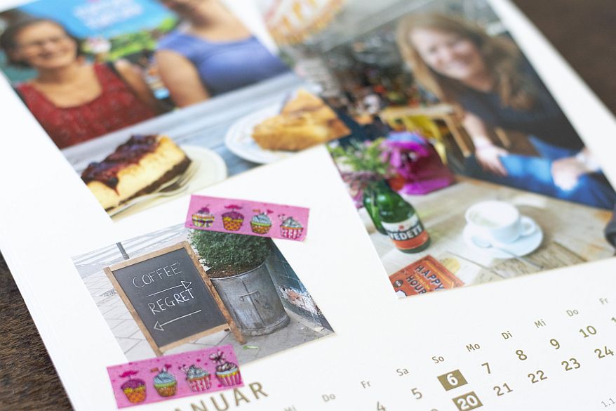 Close-up eines selbstgestalten Fotokalenders von Heye, der mit Washitape verziert wurde.